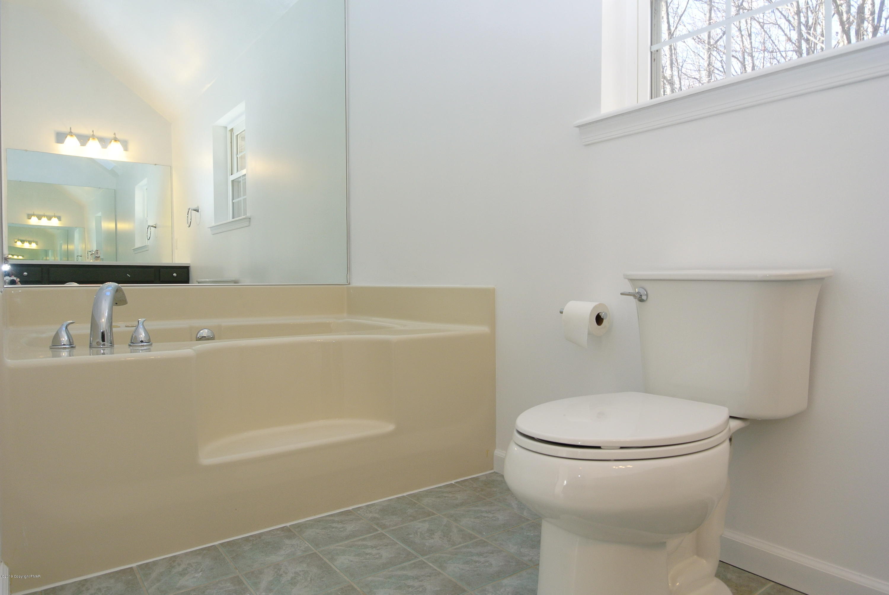 257 Upper Ridge Drive Effort, PA 18330 - Photo 23 of 63 1ST MASTER BATHROOM