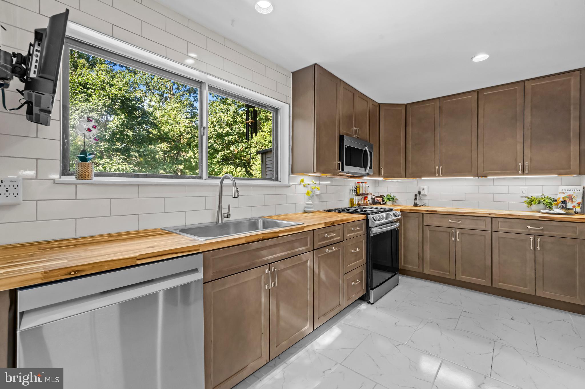 14938 Wellwood Road Silver Spring, MD 20905 - Photo 11 of 28