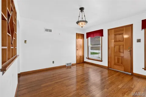 $259,900 | 1011 Hawthorn Avenue, St. Charles, MO 63301