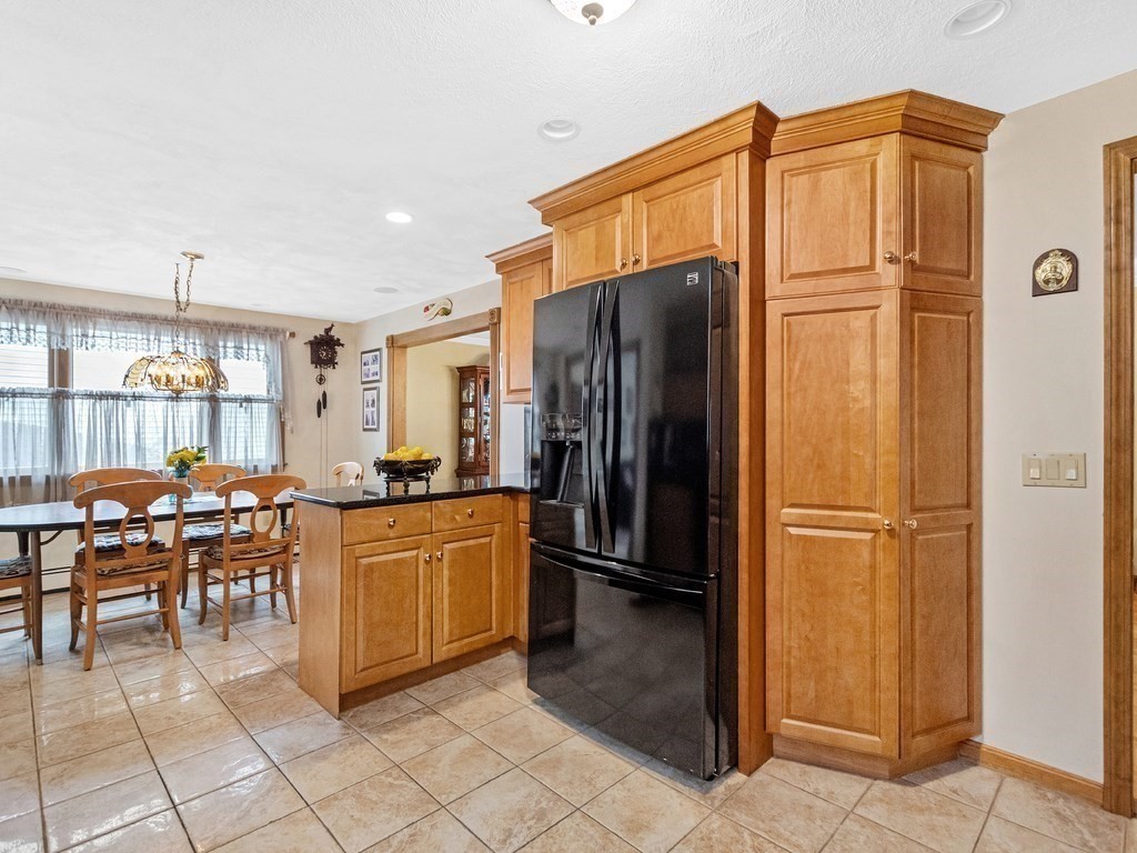 106 Westgate Road Waltham, MA 02453 - Photo 11 of 40