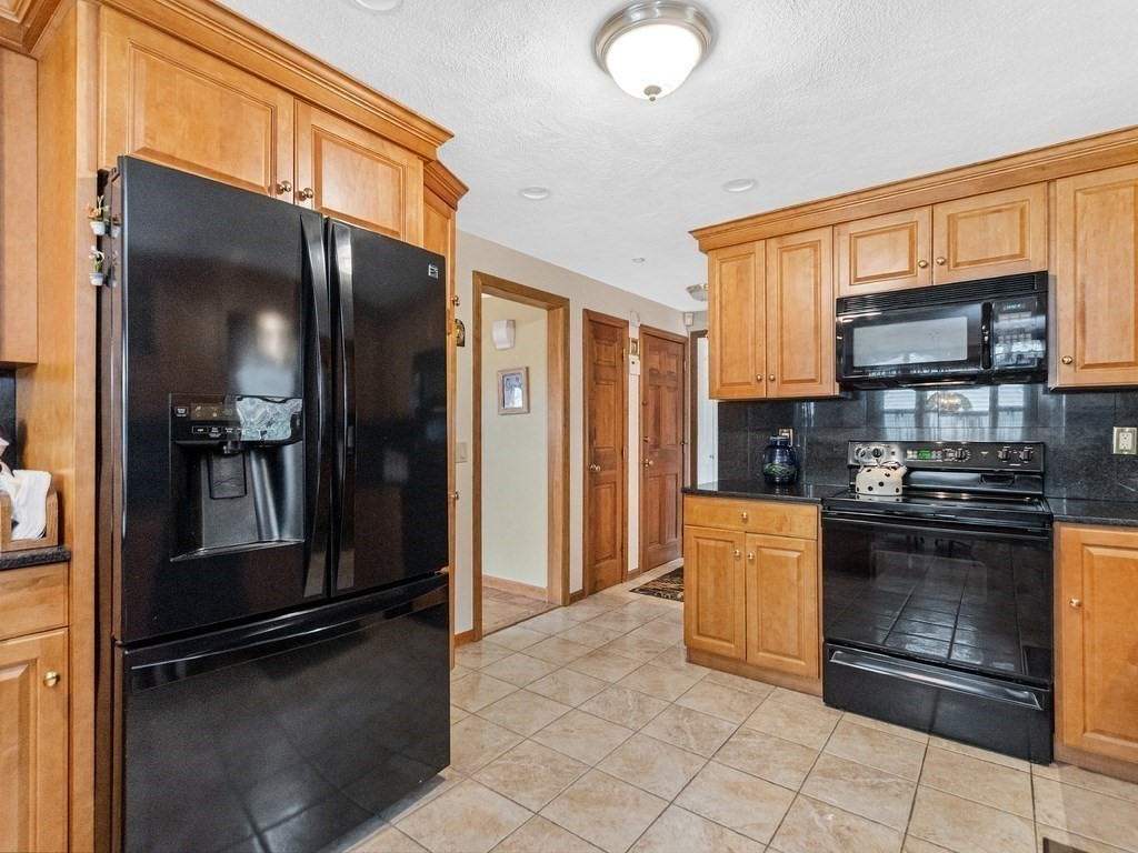 106 Westgate Road Waltham, MA 02453 - Photo 12 of 40