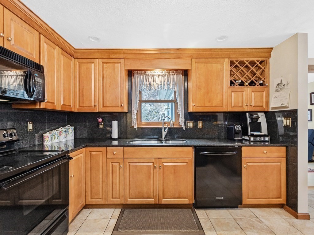 106 Westgate Road Waltham, MA 02453 - Photo 13 of 40