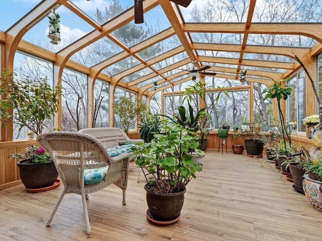 106 Westgate Road Waltham, MA 02453 - Photo 4 of 40