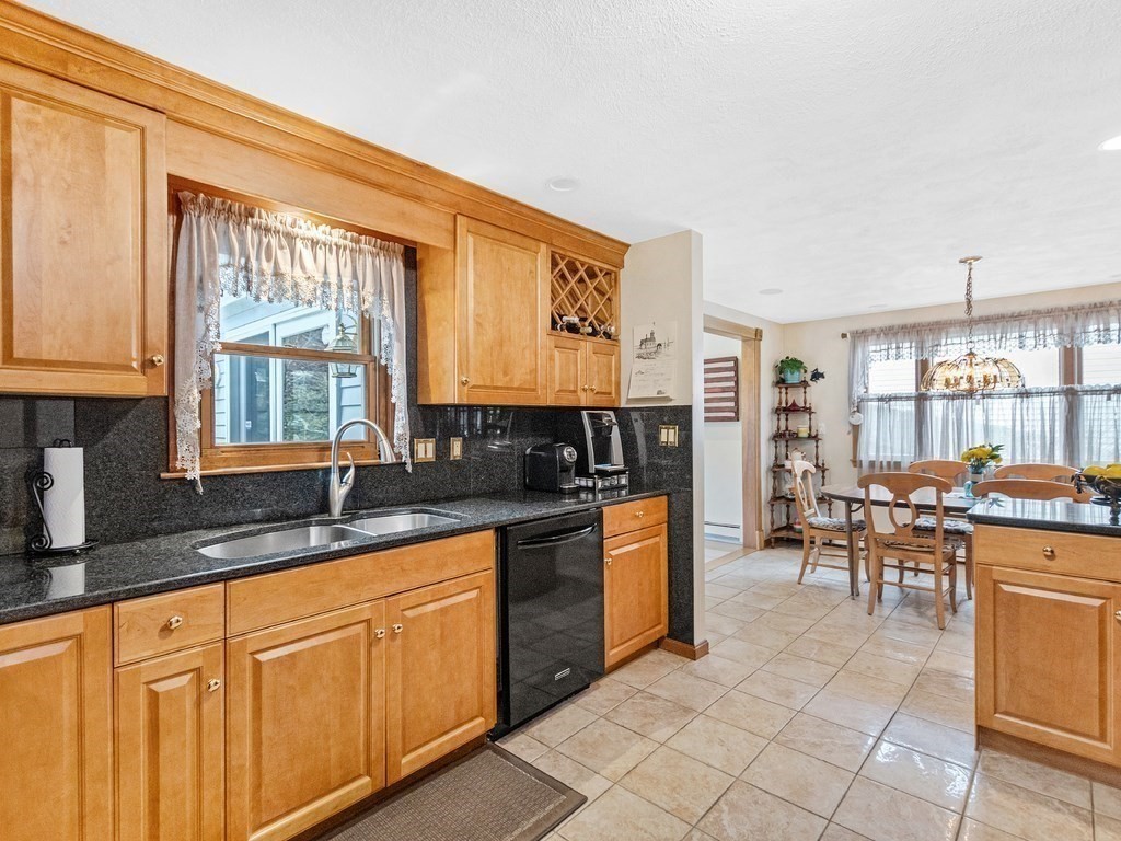 106 Westgate Road Waltham, MA 02453 - Photo 10 of 40