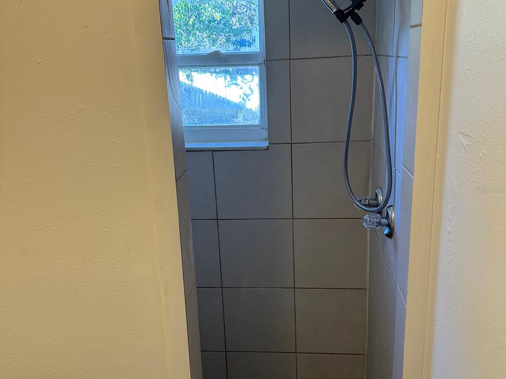 623 Beckett Way, Unit A Tarpon Springs, FL 34689 - Photo 13 of 19 a bathroom with a window