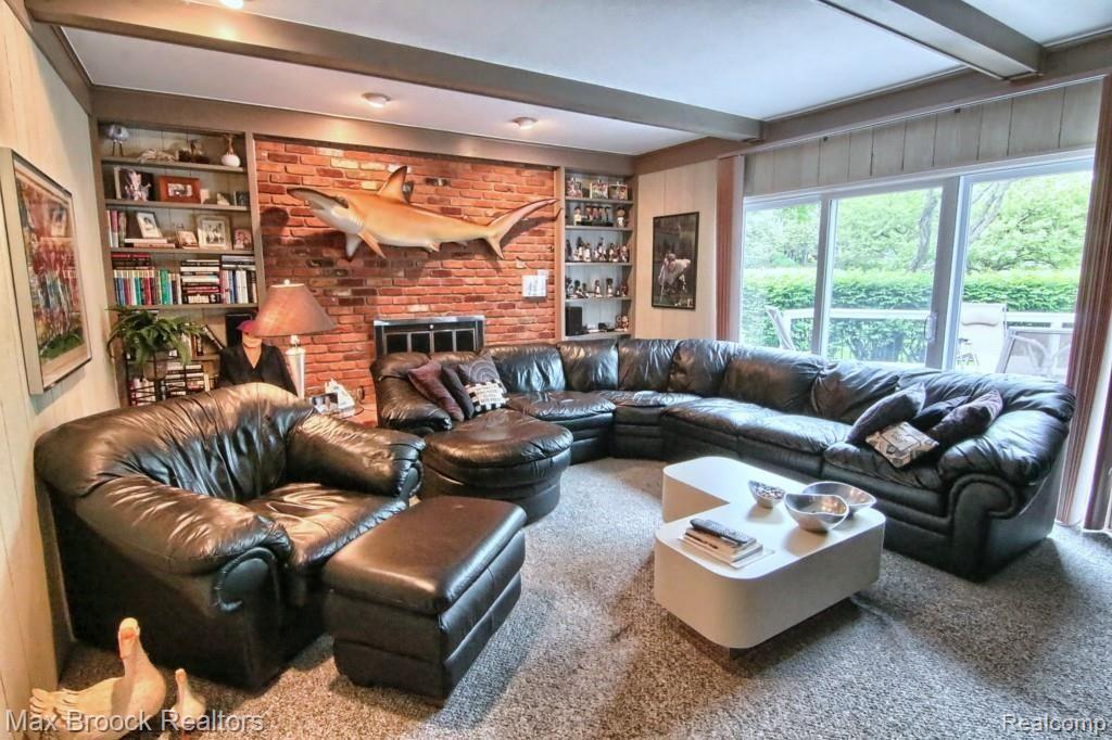 30030 High Valley Road Farmington Hills, MI 48331 - Photo 13 of 28