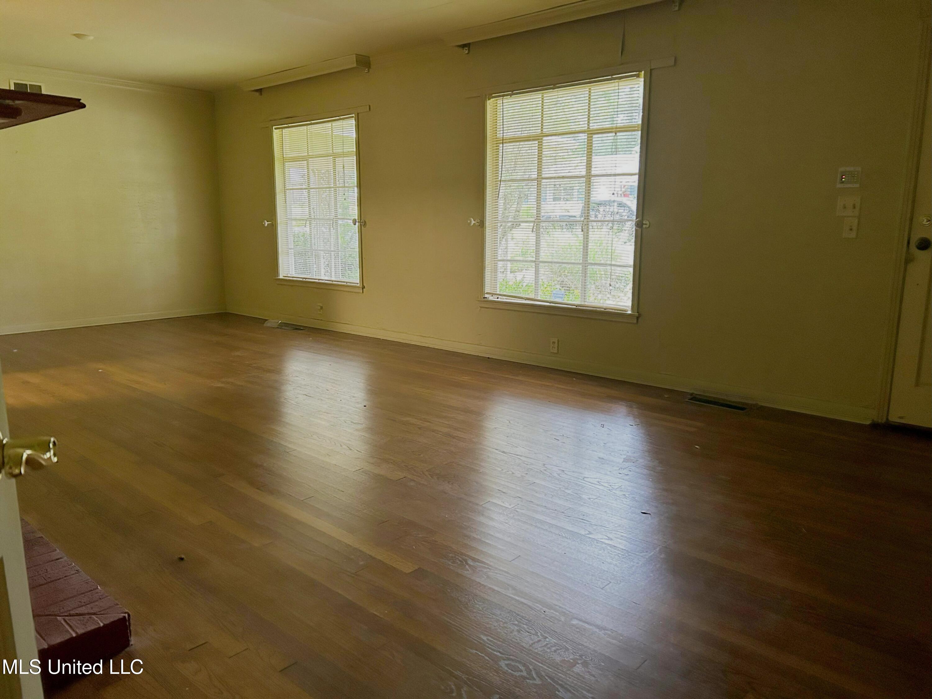 1048 Meadow Heights Drive Jackson, MS 39206 - Photo 5 of 23 IMG_1524