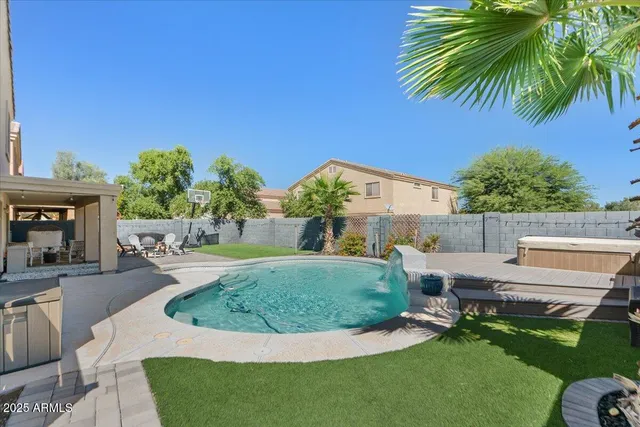 $599,999 | 43502 West Blazen Trail, Maricopa, AZ 85138