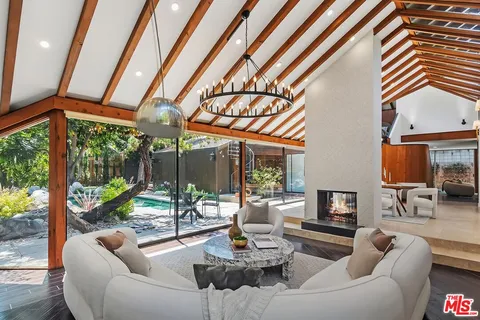 $7,495,000 | 515 North Roxbury Drive, Beverly Hills, CA 90210