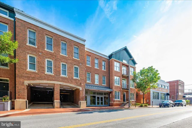 a picture of lake view