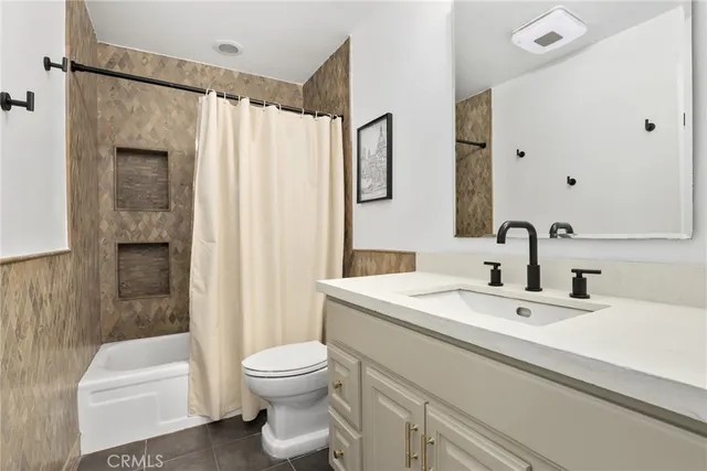 $695,000 | 21500 Califa Street, Unit 184, Woodland Hills, CA 91367