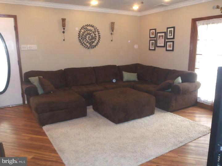 52 Iroquois Road Levittown, PA 19057 - Photo 4 of 25 Living Room