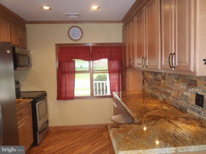 52 Iroquois Road Levittown, PA 19057 - Photo 7 of 25 Kitchen