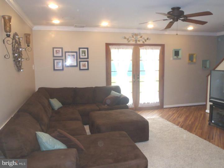 52 Iroquois Road Levittown, PA 19057 - Photo 8 of 25 Living Room