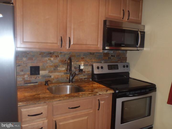 52 Iroquois Road Levittown, PA 19057 - Photo 10 of 25 Kitchen