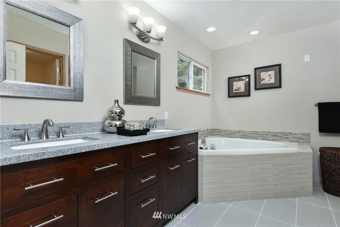 21322 Damson Road Bothell, WA 98021 - Photo 11 of 20