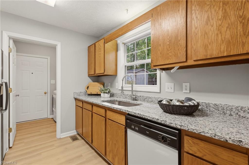 3604 Akers Court High Point, NC 27263 - Photo 10 of 32