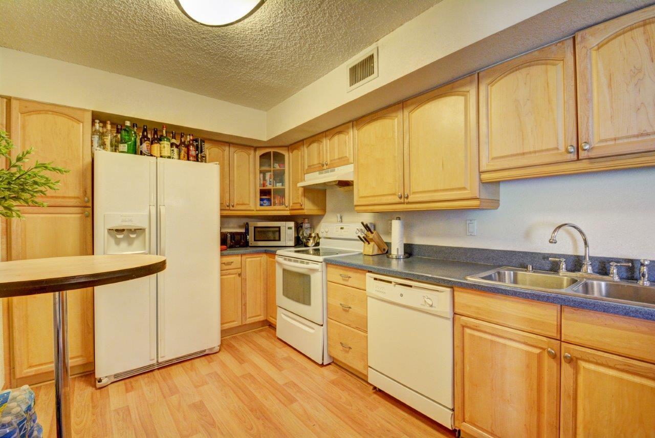 3190 Leewood Terrace, Unit L106 Boca Raton, FL 33431 - Photo 10 of 24 Kitchen