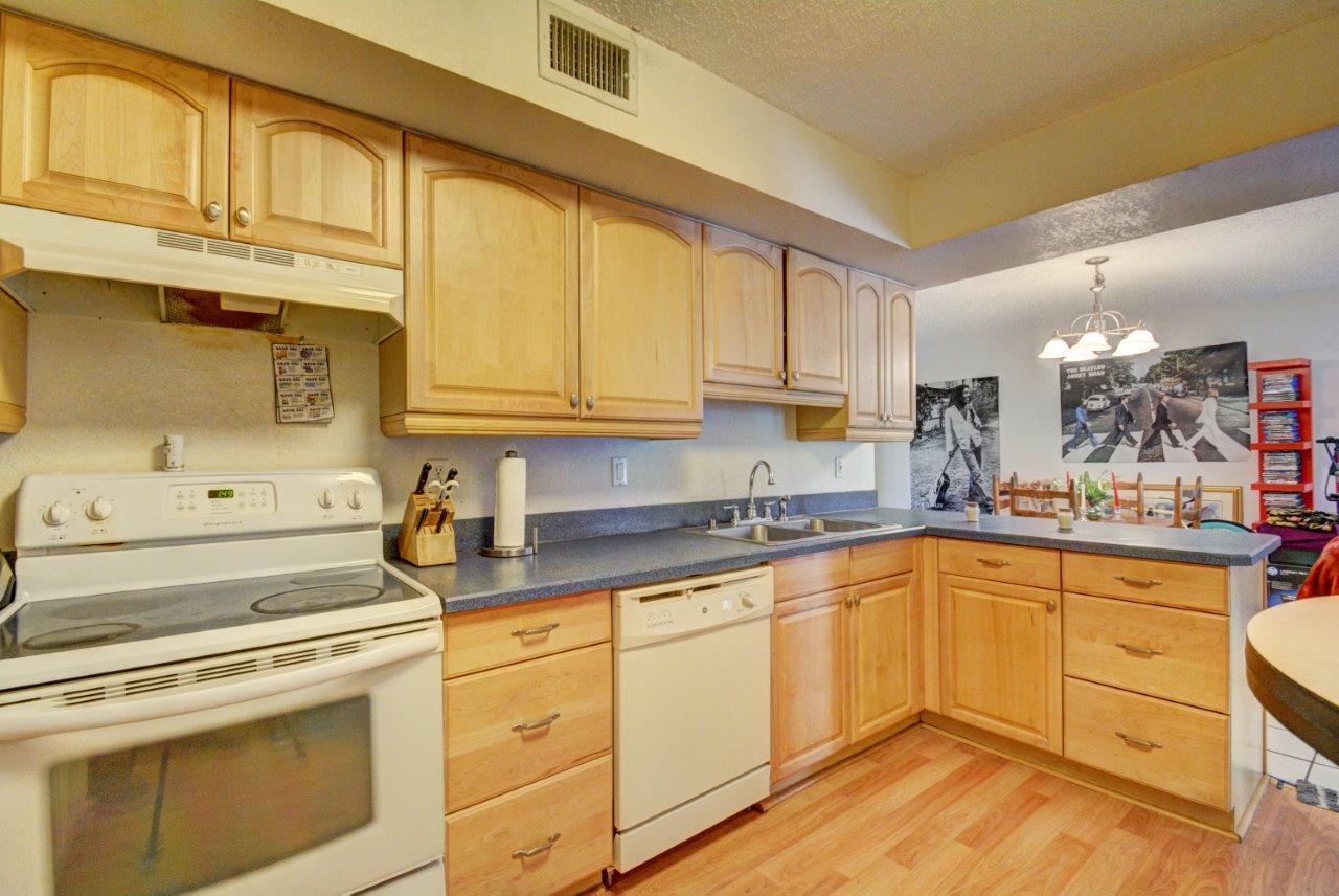 3190 Leewood Terrace, Unit L106 Boca Raton, FL 33431 - Photo 11 of 24 Kitchen