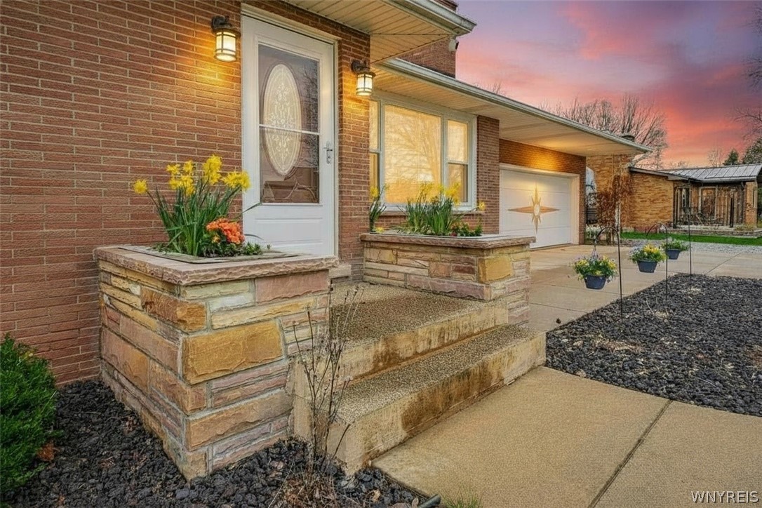 6998 Shawnee Road Wheatfield, NY 14120 - Photo 3 of 44