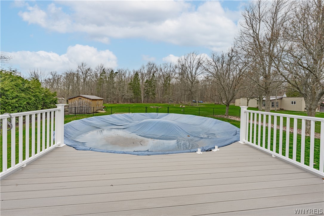 6998 Shawnee Road Wheatfield, NY 14120 - Photo 37 of 44 Trex Decking