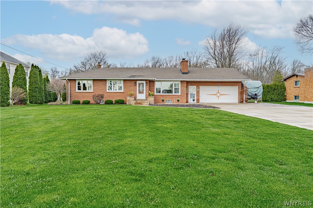 6998 Shawnee Road Wheatfield, NY 14120 - Photo 43 of 44 Large Concrete Driveway