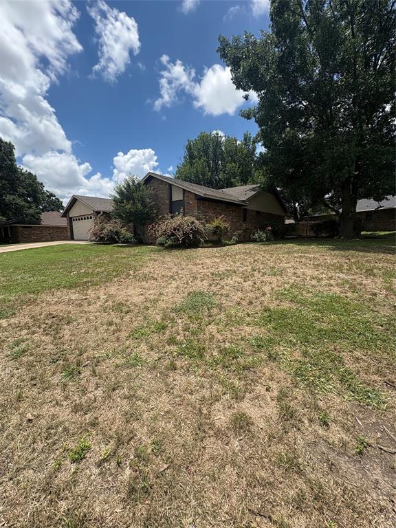304 Chartwell Drive Waco, TX 76712 - Photo 2 of 27