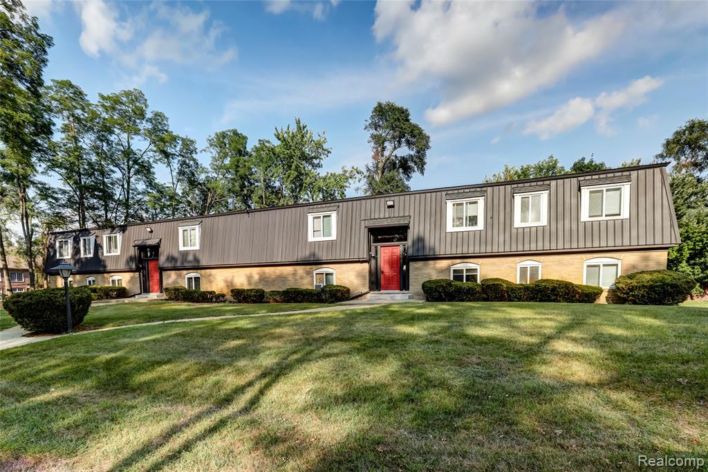 2163 Decker Road, Unit 25 Walled Lake, MI 48390 - Photo 1 of 9