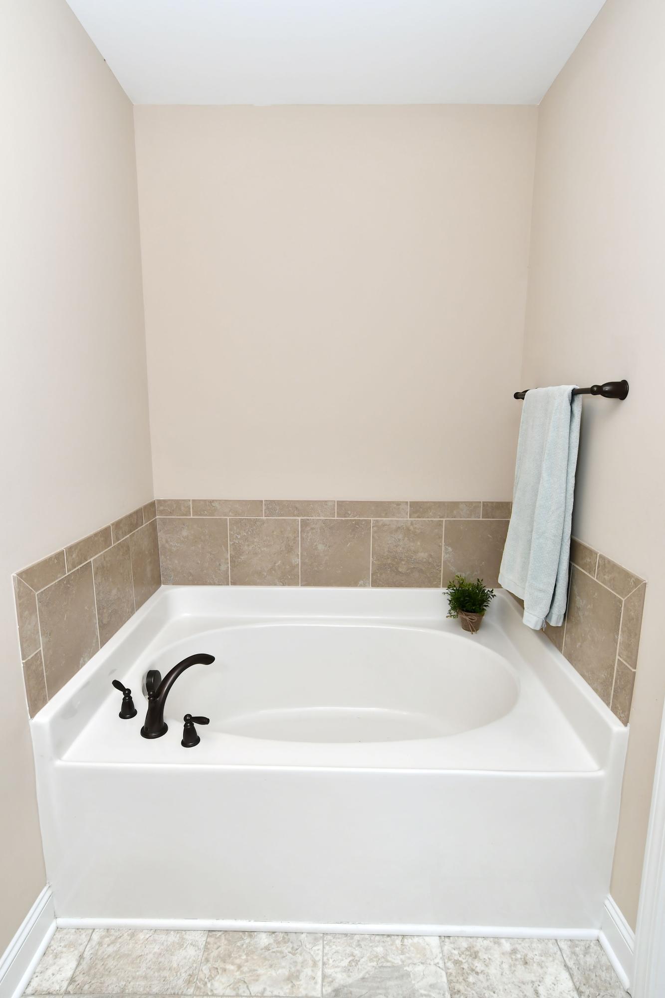 204 Sandy Springs Road Aberdeen, NC 28315 - Photo 14 of 32 Garden Tub