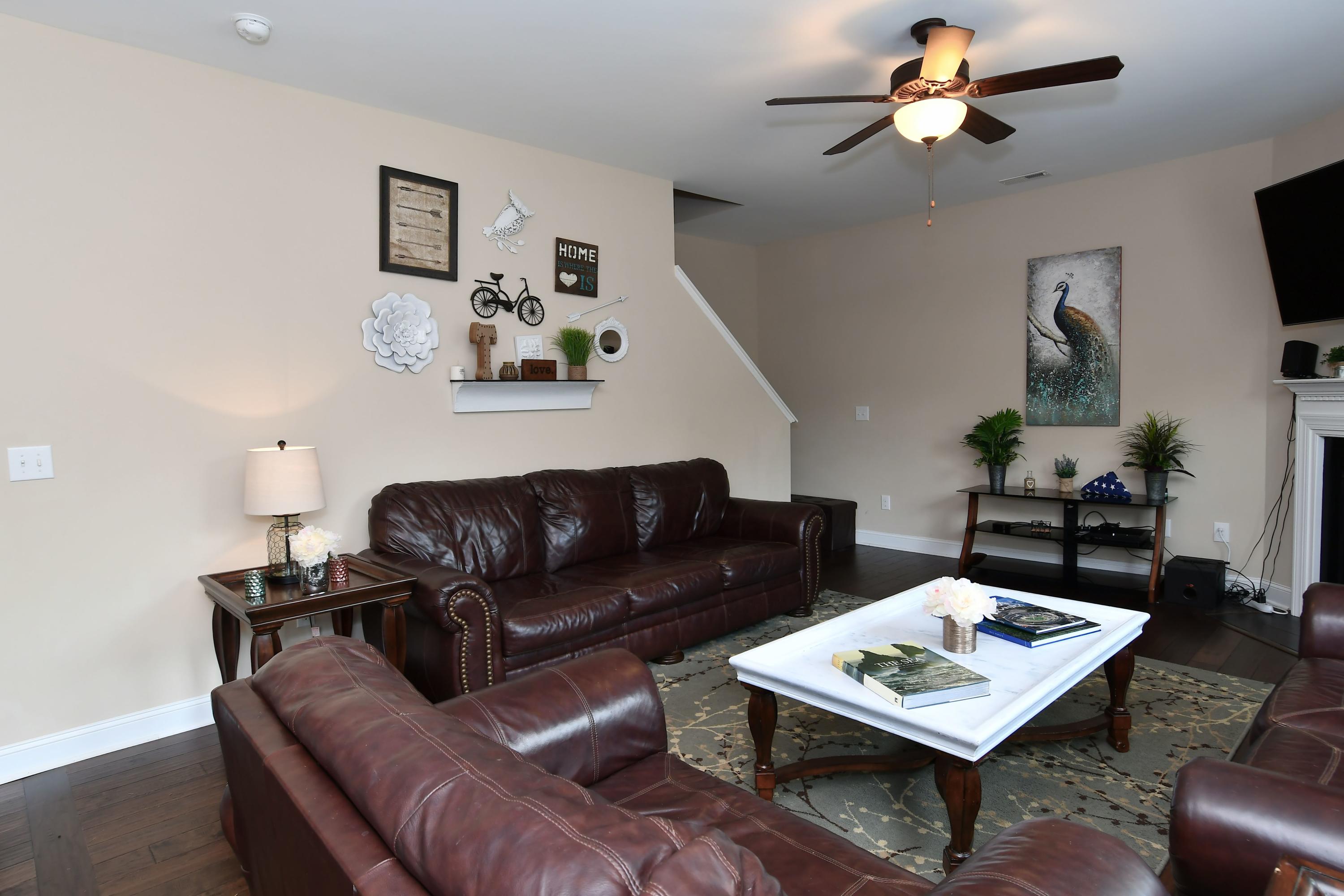 204 Sandy Springs Road Aberdeen, NC 28315 - Photo 9 of 32 Living Room