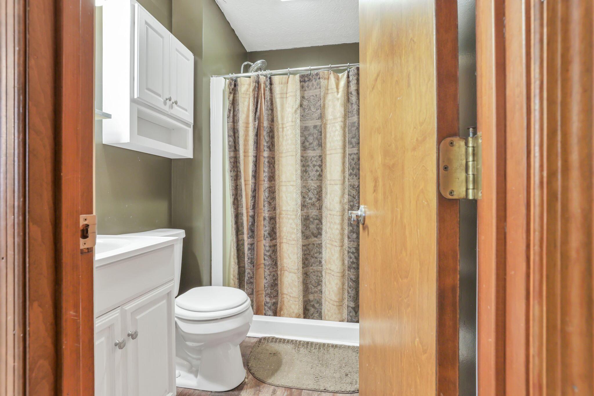 3170 Chillicothe Lancaster Road Southwest Lancaster, OH 43130 - Photo 28 of 45 master full bath