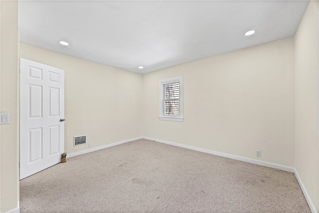 27 Dakeland Road Irondequoit, NY 14617 - Photo 23 of 50