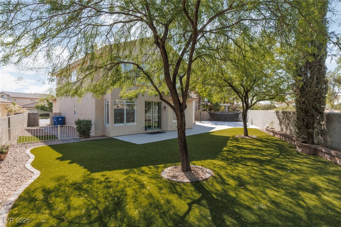 7837 Fort Ruby Place Las Vegas, NV 89128 - Photo 33 of 50 Back of house with stucco siding and a patio area