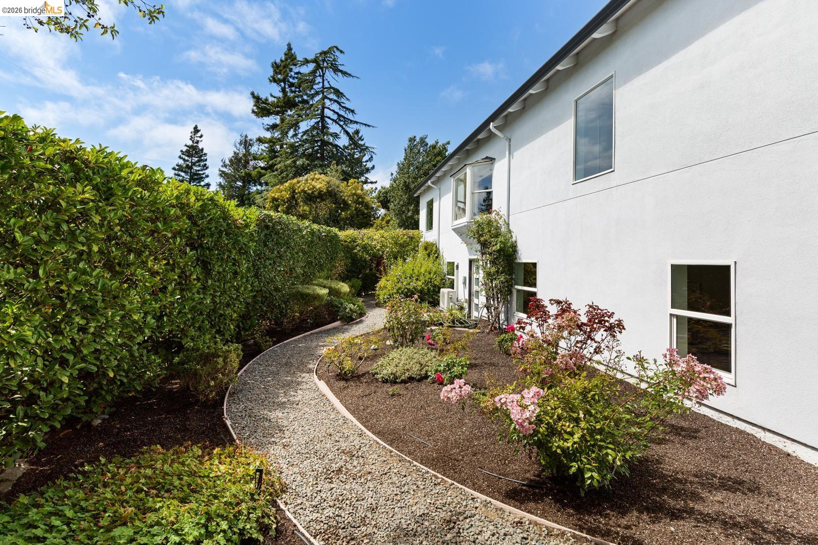 1064 Overlook Road Berkeley, CA 94708 - Photo 44 of 56 Gallery Image 44