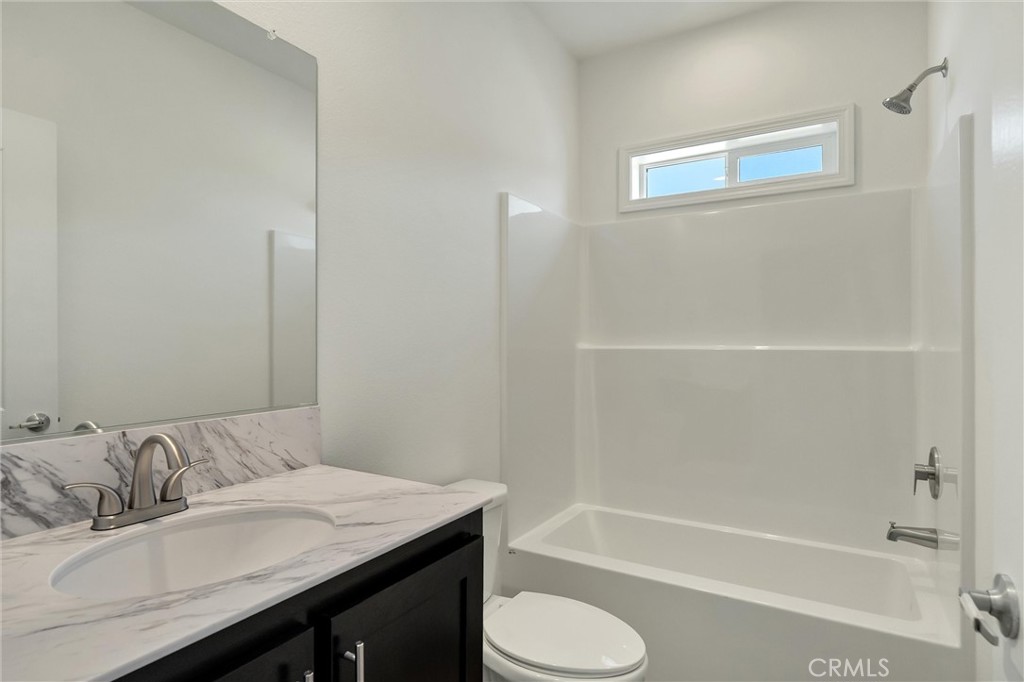 4333 Pentz Road, Unit 30 Paradise, CA 95969 - Photo 19 of 29 a bathroom with a granite countertop sink toilet and bathtub