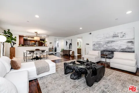 $800,000 | 7249 Franklin Avenue, Unit 203, Los Angeles, CA 90046