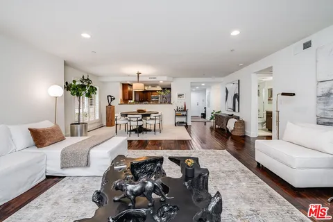 $800,000 | 7249 Franklin Avenue, Unit 203, Los Angeles, CA 90046
