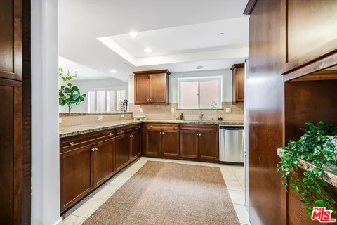 $800,000 | 7249 Franklin Avenue, Unit 203, Los Angeles, CA 90046