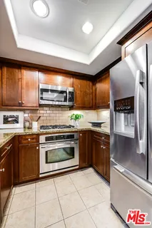 $800,000 | 7249 Franklin Avenue, Unit 203, Los Angeles, CA 90046