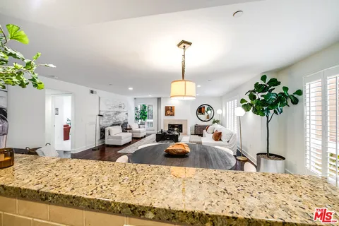 $800,000 | 7249 Franklin Avenue, Unit 203, Los Angeles, CA 90046