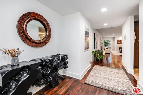 $800,000 | 7249 Franklin Avenue, Unit 203, Los Angeles, CA 90046