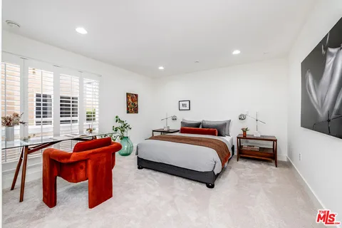 $800,000 | 7249 Franklin Avenue, Unit 203, Los Angeles, CA 90046