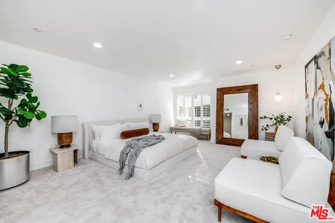 $800,000 | 7249 Franklin Avenue, Unit 203, Los Angeles, CA 90046
