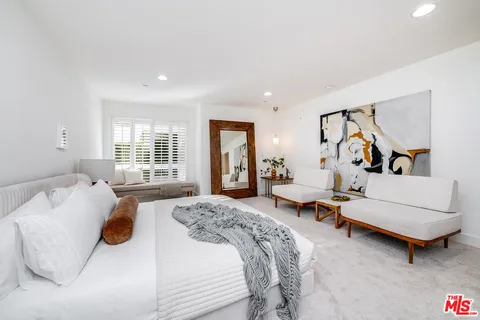 $800,000 | 7249 Franklin Avenue, Unit 203, Los Angeles, CA 90046