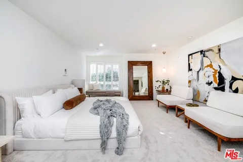 $800,000 | 7249 Franklin Avenue, Unit 203, Los Angeles, CA 90046