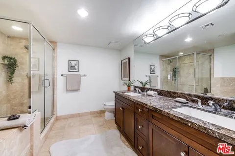 $800,000 | 7249 Franklin Avenue, Unit 203, Los Angeles, CA 90046