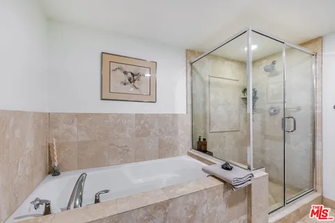 $800,000 | 7249 Franklin Avenue, Unit 203, Los Angeles, CA 90046