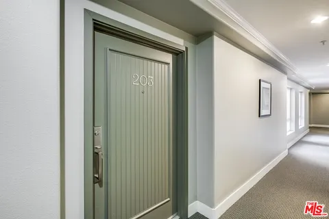 $800,000 | 7249 Franklin Avenue, Unit 203, Los Angeles, CA 90046
