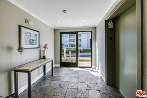 $800,000 | 7249 Franklin Avenue, Unit 203, Los Angeles, CA 90046