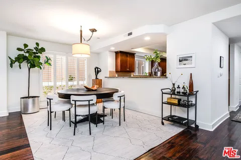 $800,000 | 7249 Franklin Avenue, Unit 203, Los Angeles, CA 90046